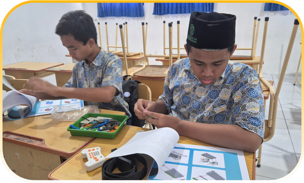 Kegiatan ekstrakurikuler robotik